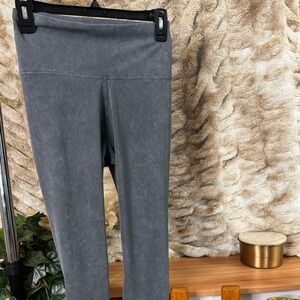 Vuori Gray High-Waisted Leggings